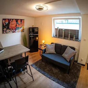 https://gemutliche-2-zimmer-souterrain-wohnung.topcolognehotels.com
