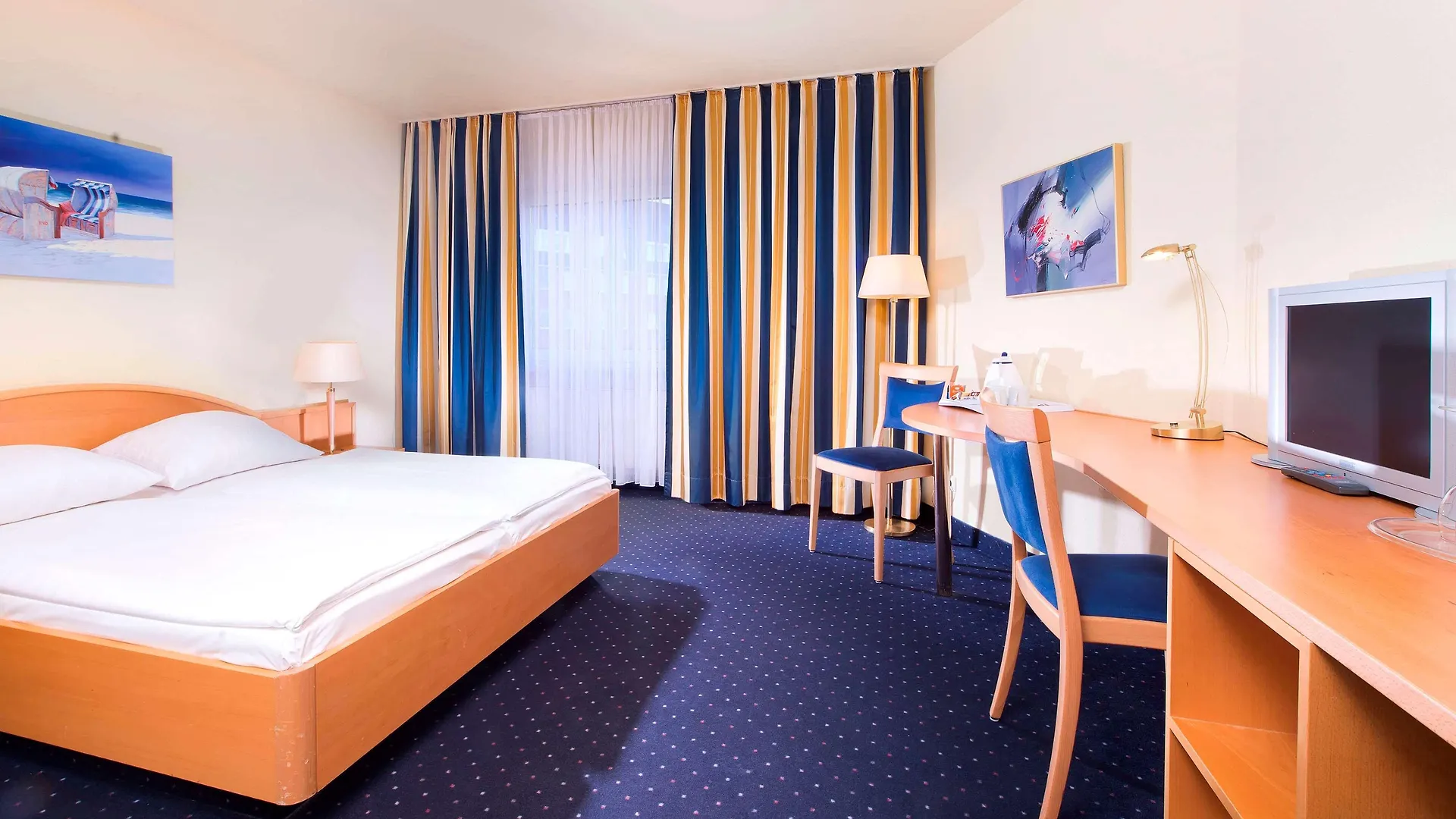 Tryp By Wyndham Luebeck Aquamarin Hotel