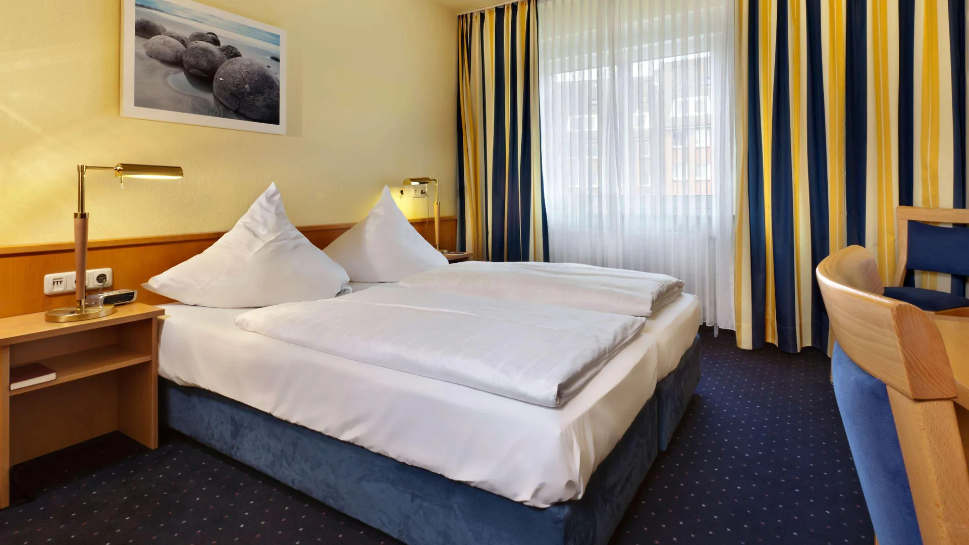 Tryp By Wyndham Luebeck Aquamarin Hotel