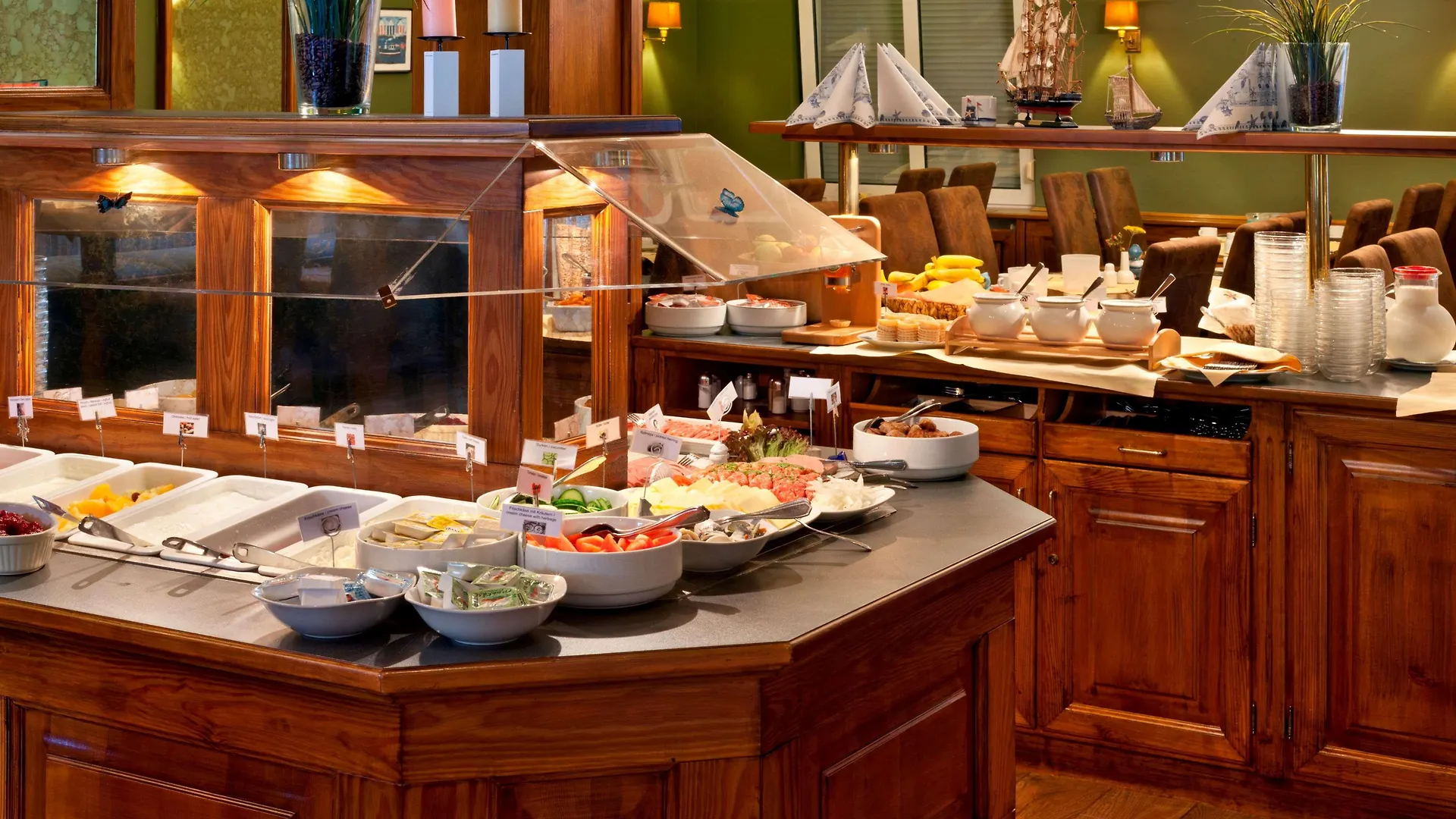 Tryp By Wyndham Luebeck Aquamarin Hotel 3*, Lubeck