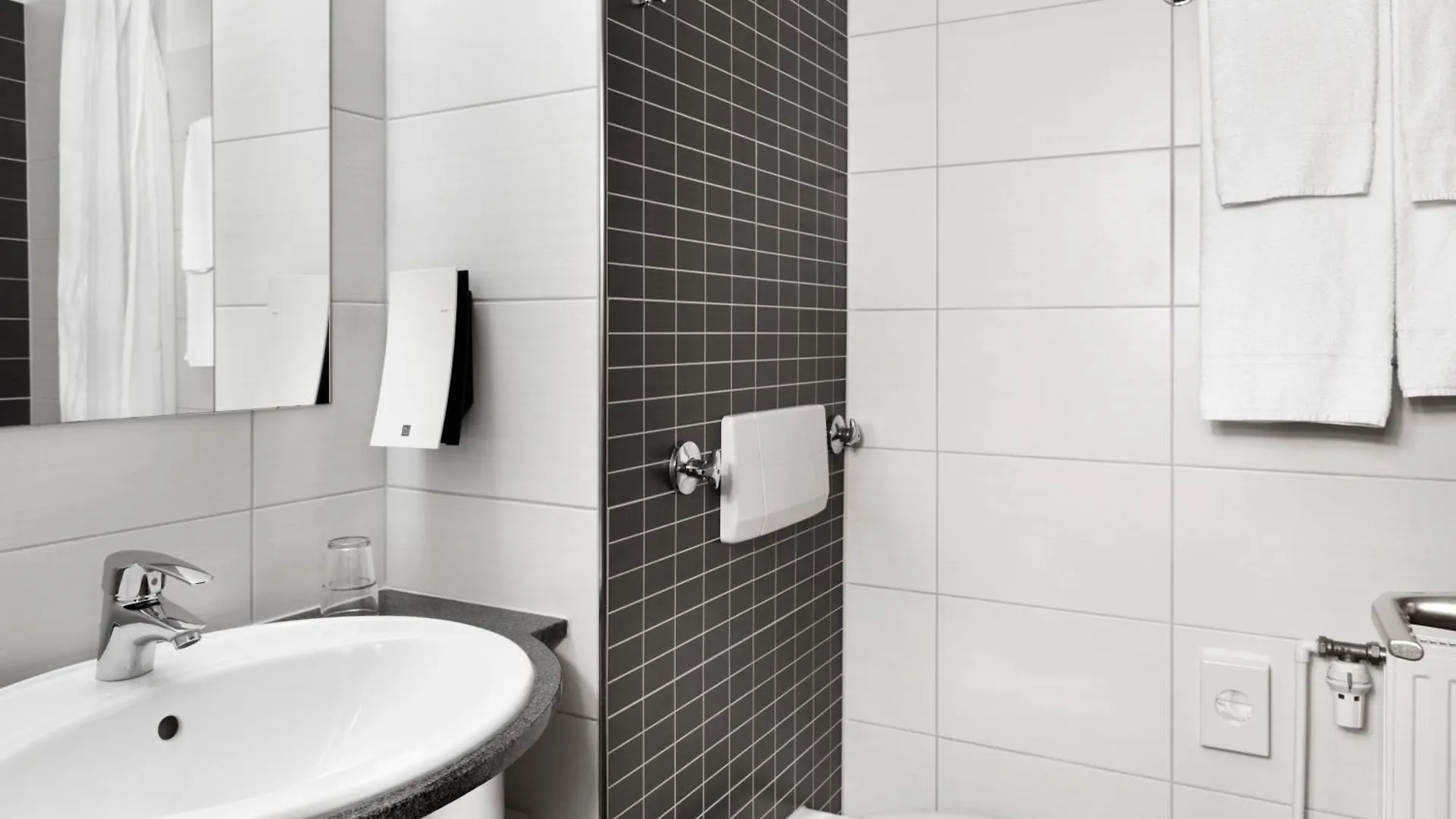 Tryp By Wyndham Luebeck Aquamarin Hotel Lubeck